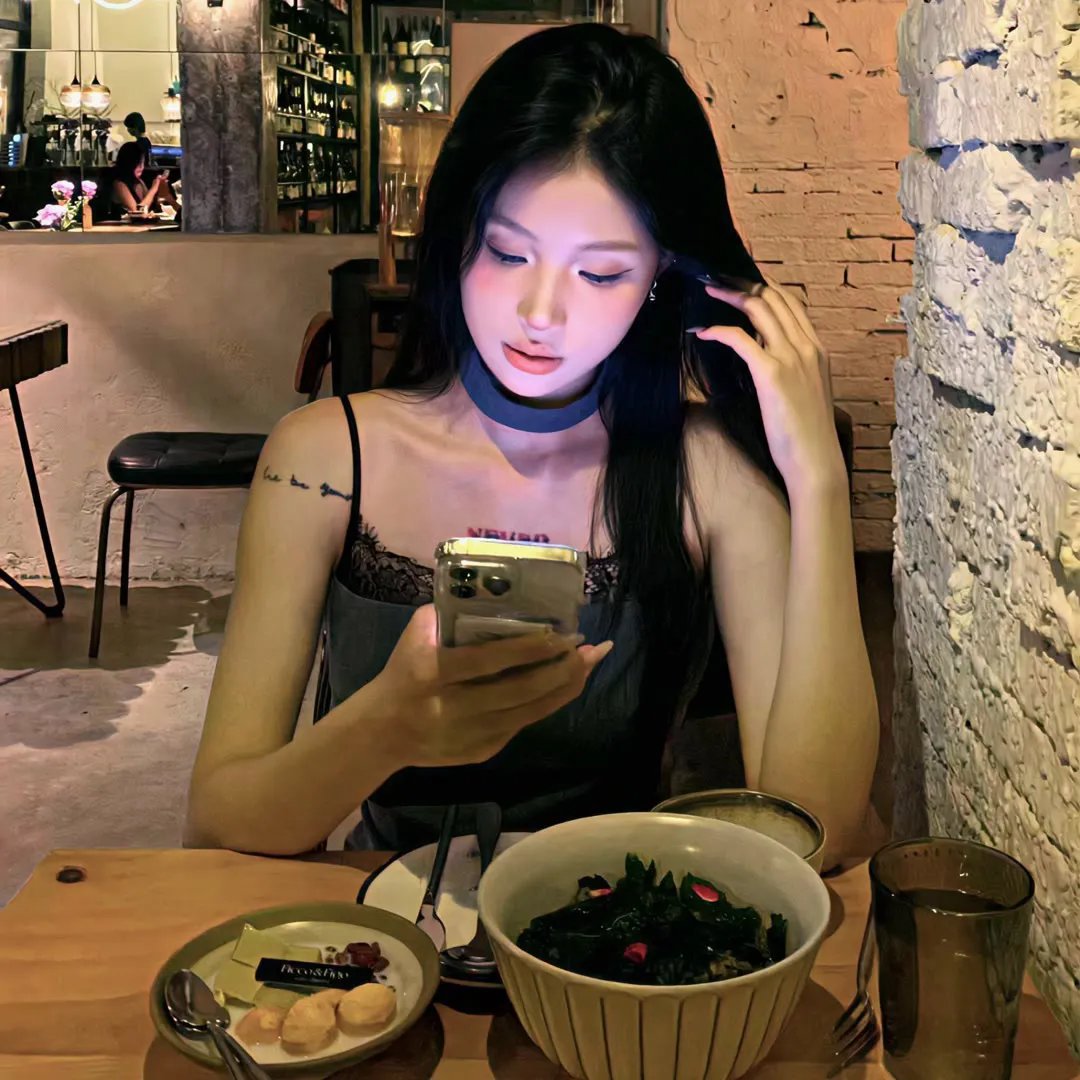 贬妻为妾？十万铁骑跪接我登基